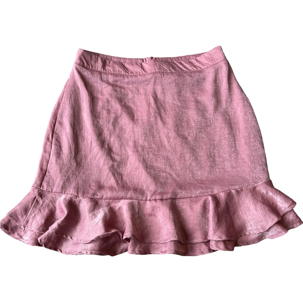 Ladies Dee Elly pink silky skirt size medium with ruffle bottom.